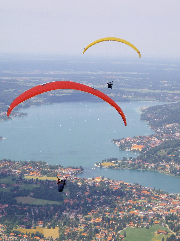 Mutige Selbstmörder bei dunstigem Himmel