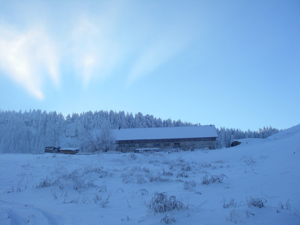 Mutli rayons sur le refuge enneigés