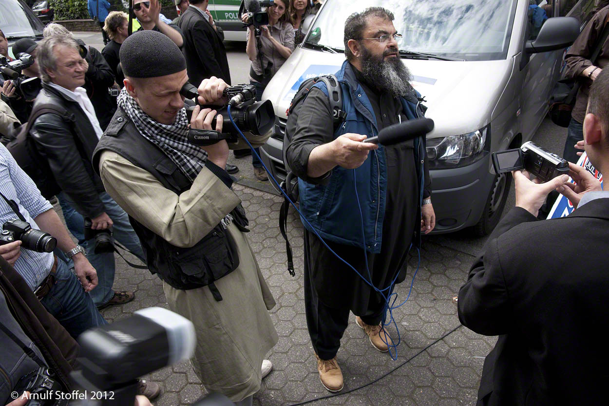 Mutmaßlicher Terrorhelfer mischt sich unter Demonstranten in Köln