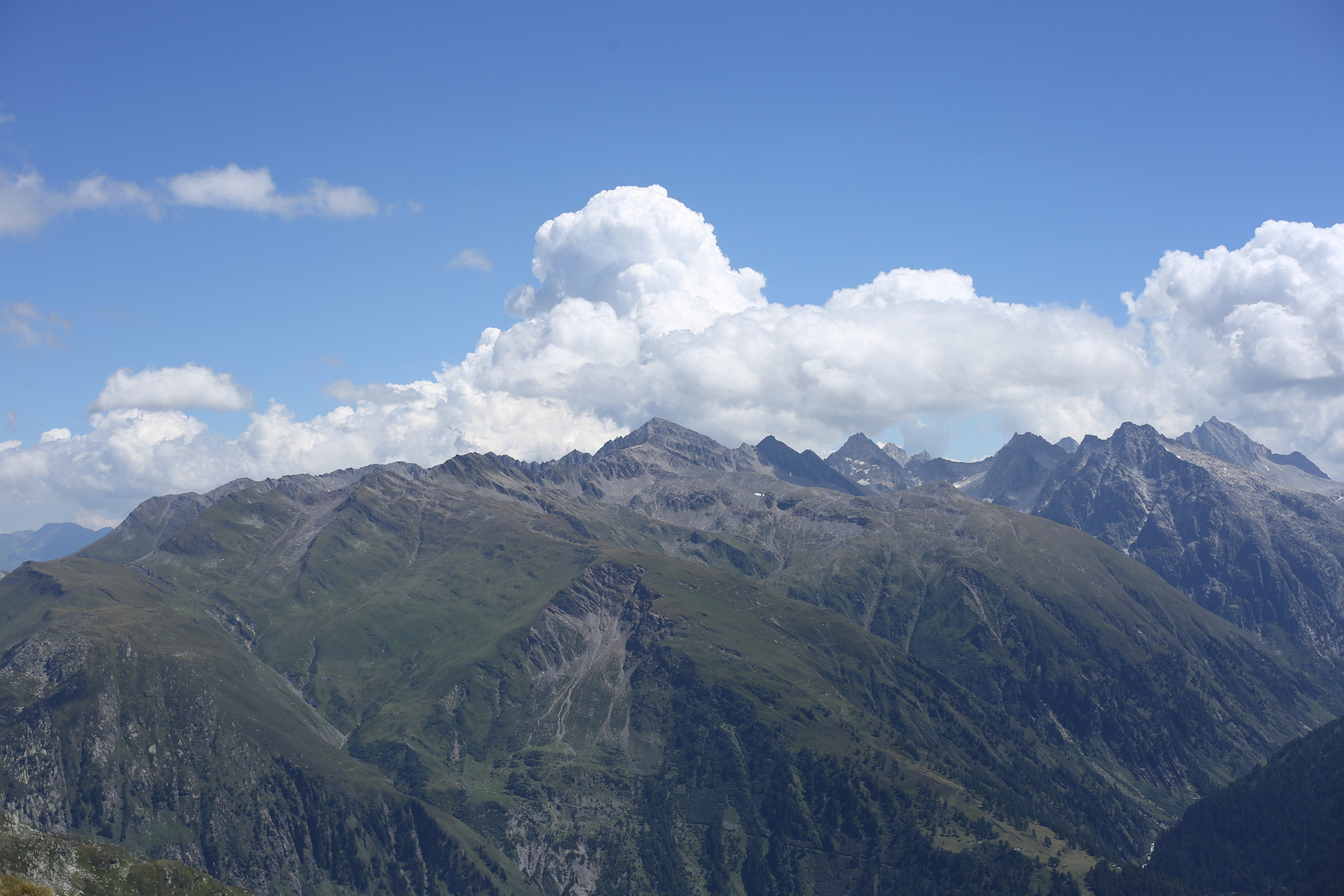 Muttenhorn mit  Wolkenhut