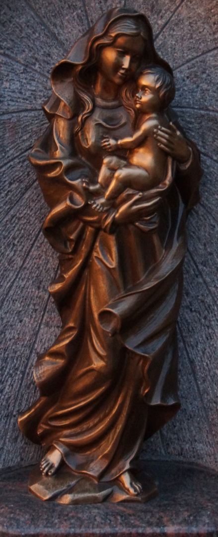 Mutter Gottes aus Bronze