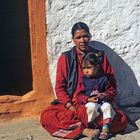 Mutter mit Kind in Tukuche, im Annapurna-Gebiet