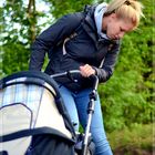 Mutter mit Kinderwagen 