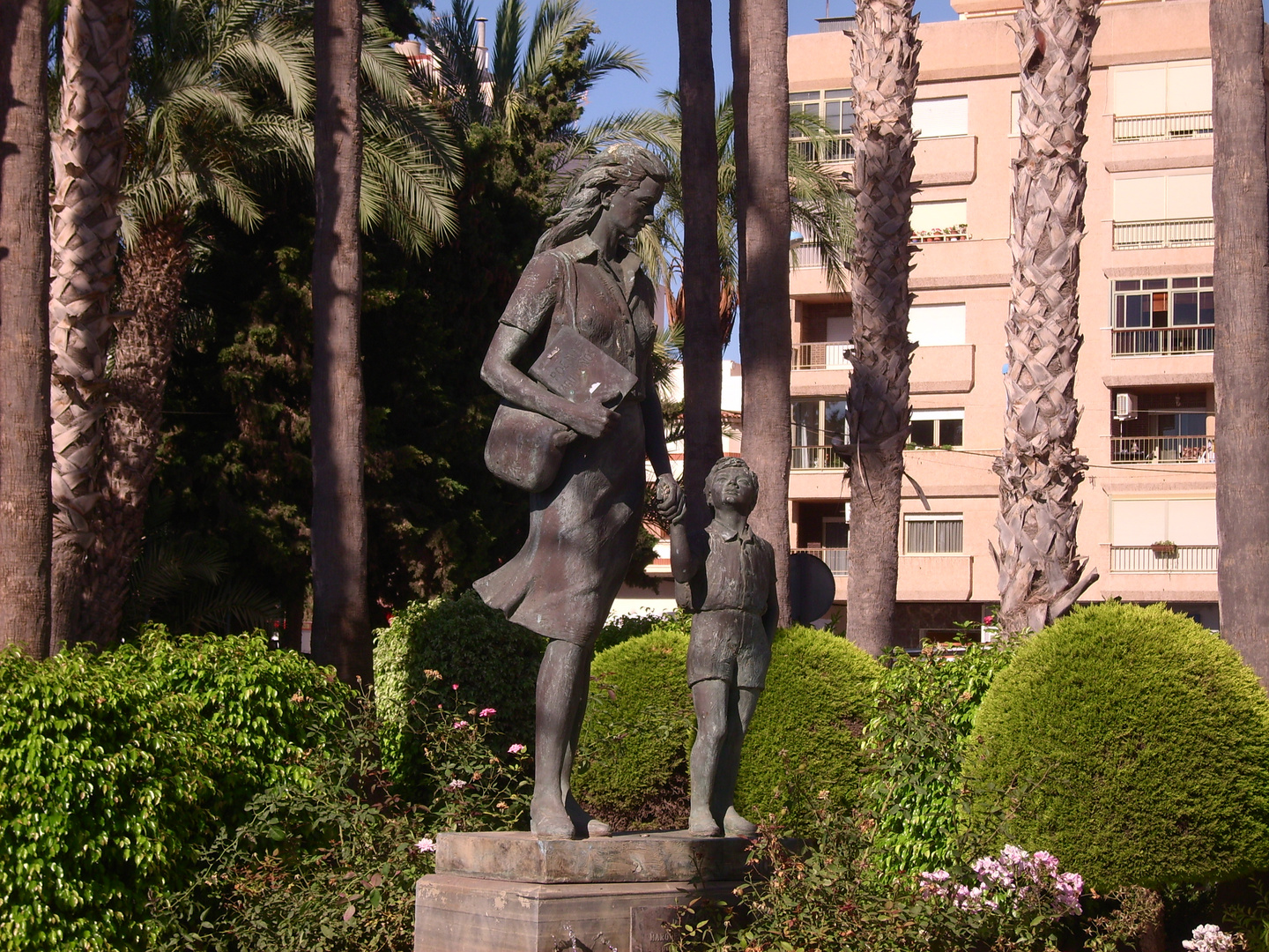 Mutter mit Sohn in Aguilas, Spanien