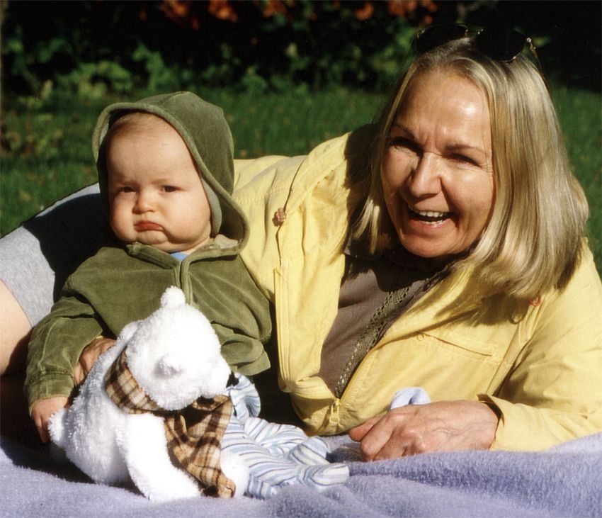 Mutter, Sohn und der neue Eisbär