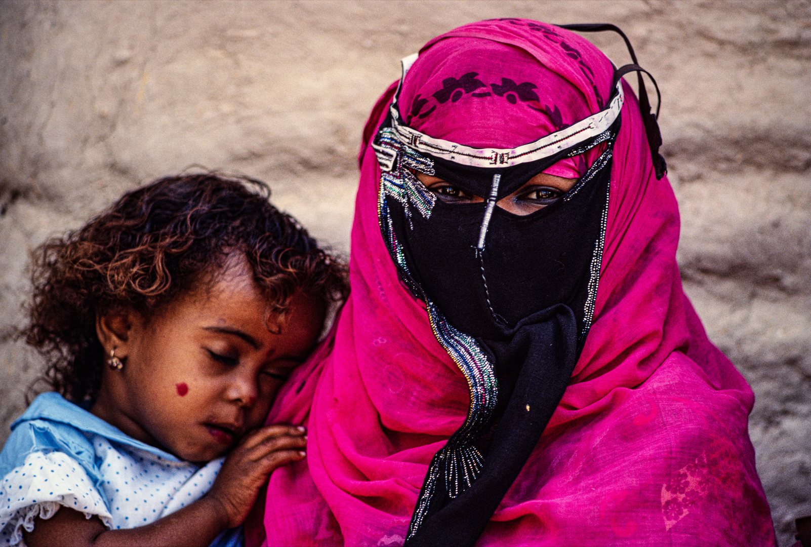 Mutter und Kind, Wadi Hadramaut, S. Jemen