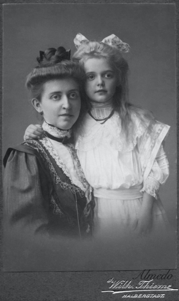 Mutter und Tochter 1898