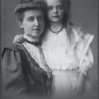 Mutter und Tochter 1898