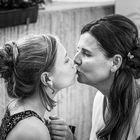 Mutter und Tochter (Der Kuss)