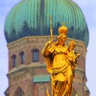 Mutter vor Frauenkirche