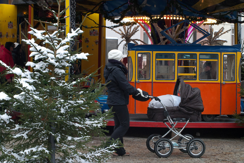 "Mutterglück auf dem Weihnachtsmarkt"