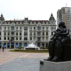 "Mutterschafts"-Skulptur am Plaza de la Escandalera