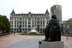 "Mutterschafts"-Skulptur am Plaza de la Escandalera