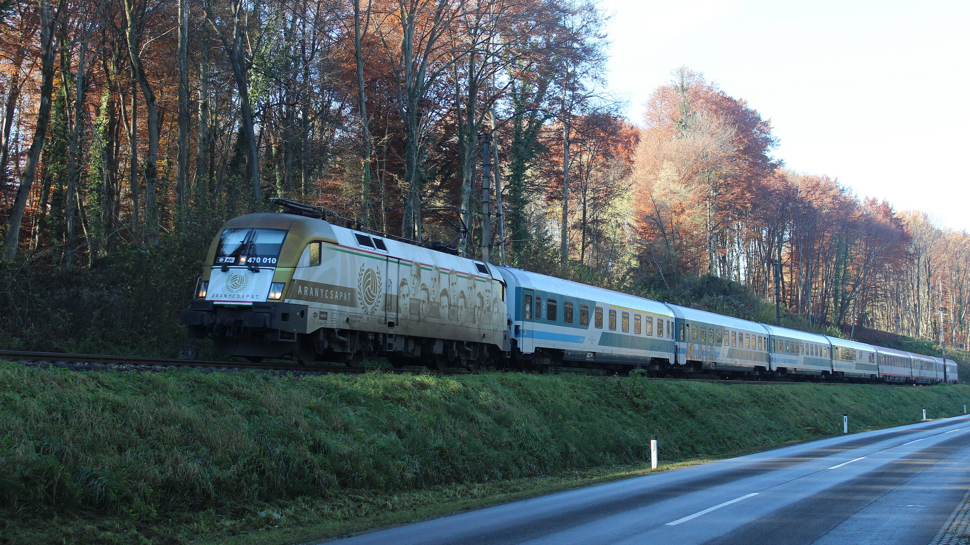 MÁV 470 010 mit EC 151