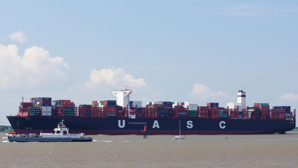 "MV Barzan" auf der Elbe im Erstanlauf zum Hamburger Hafen.