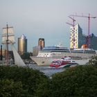 mv Columbus 2 passing Elbphilharmonie