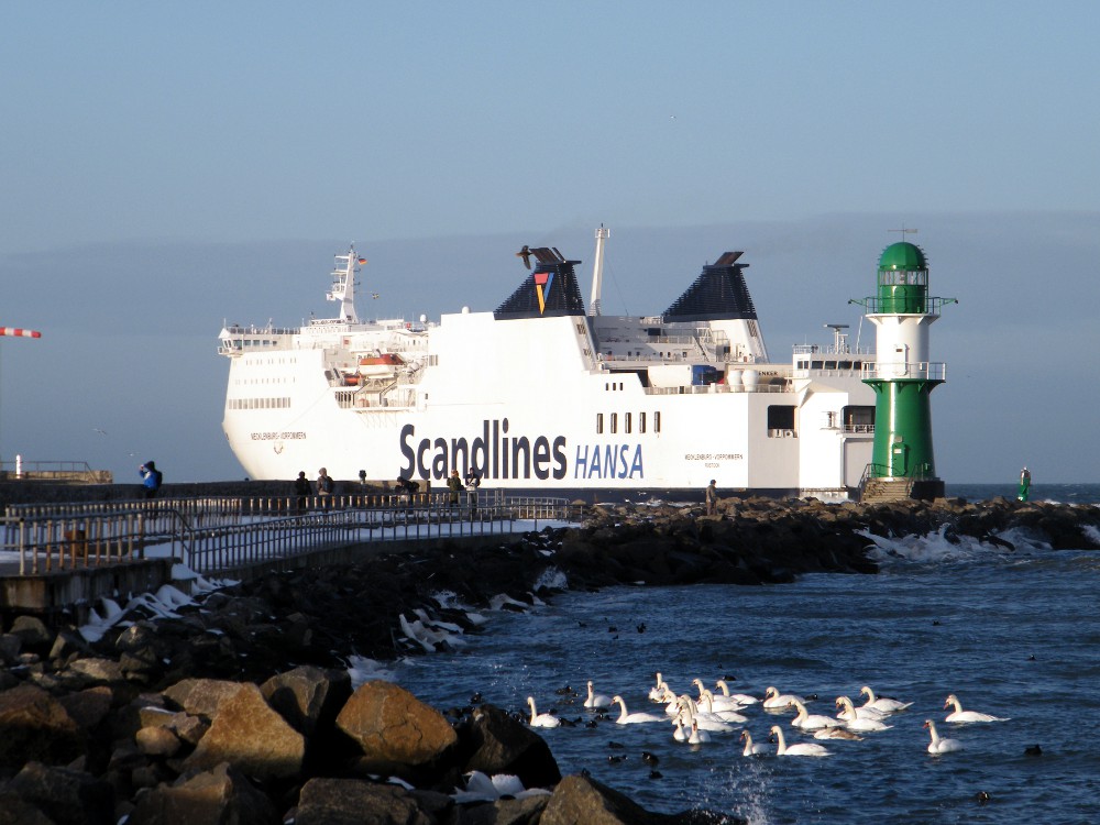 MV Faehre in Warnemuende