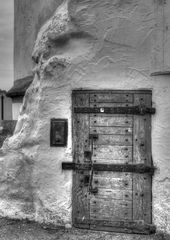 my door  ......... (b/w)