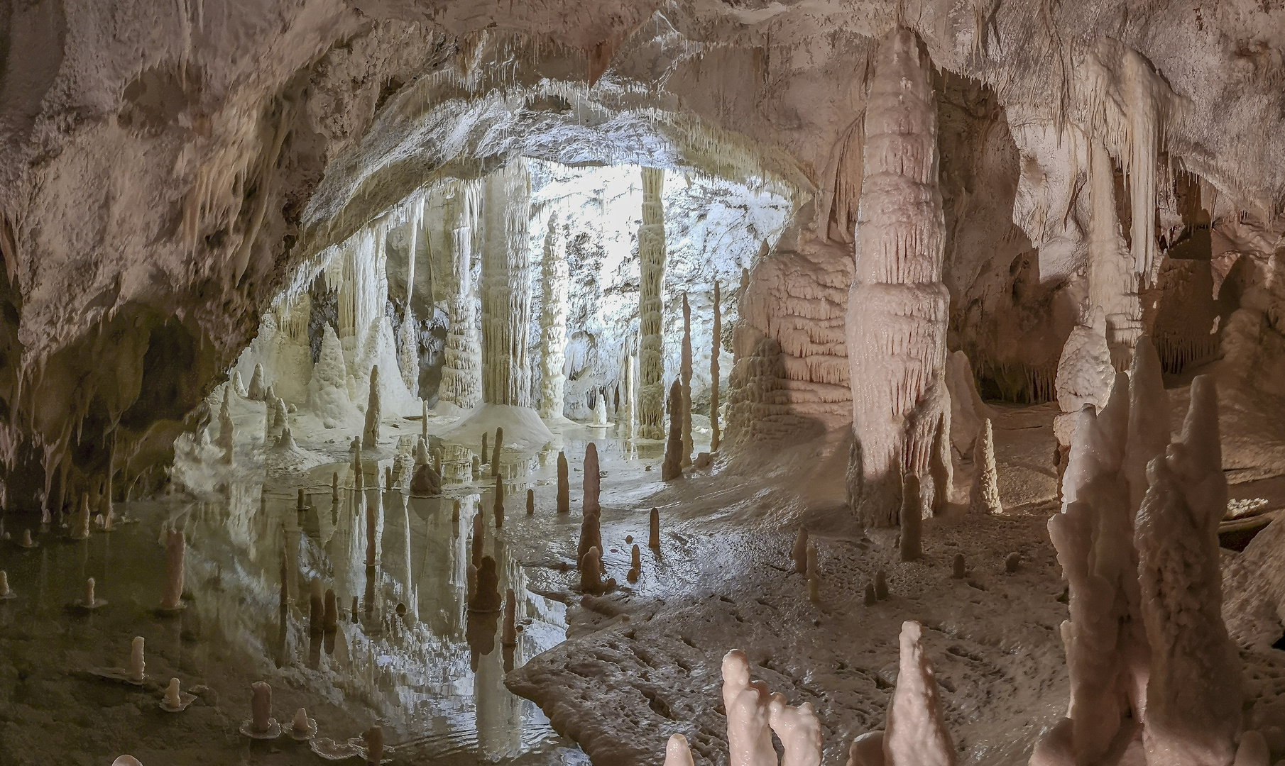 My preferred places - Frasassi caves 05