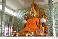 Myanmar 06: Einer der tausenden Buddhas in Yangon ( Rangun )