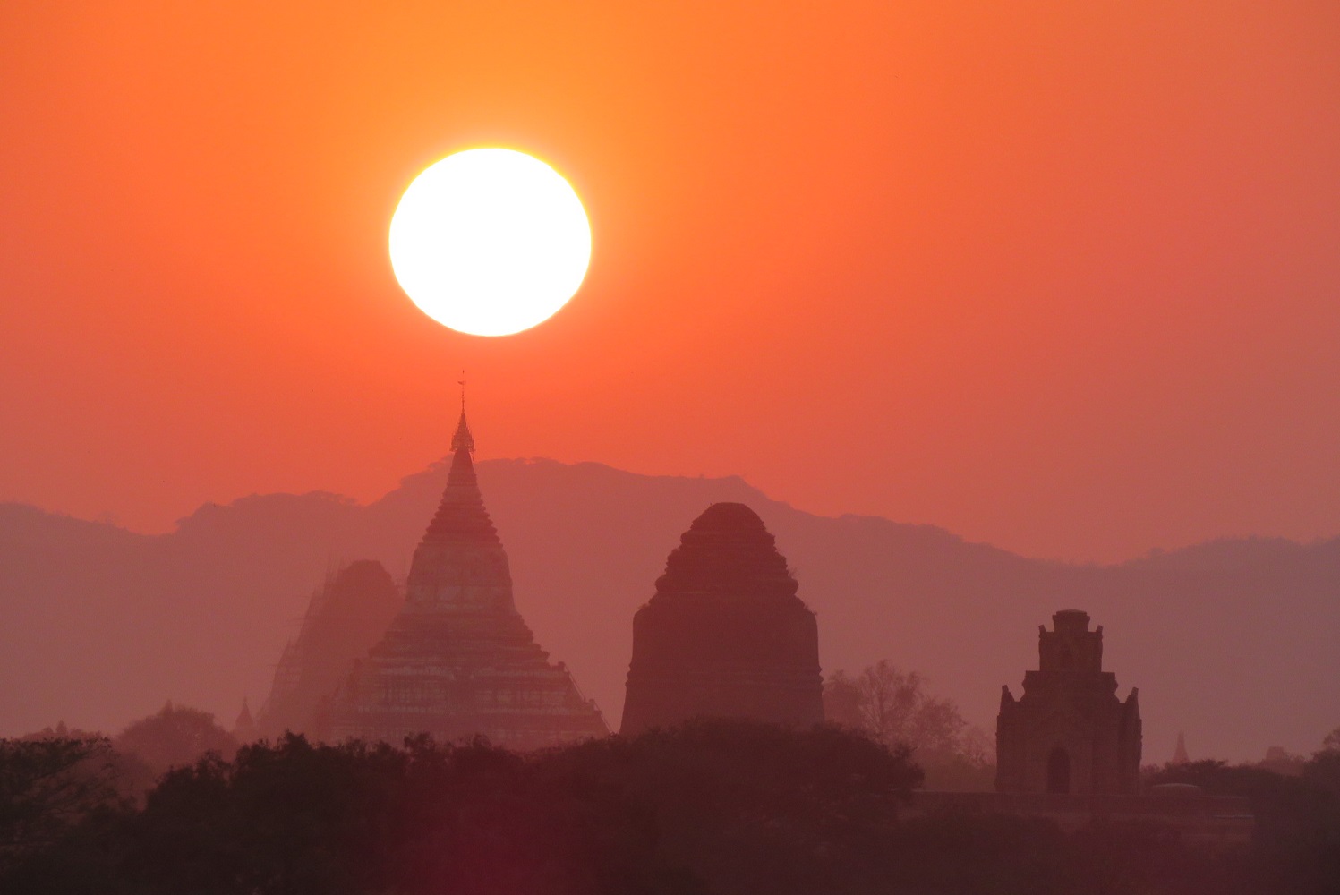 Myanmar (2019), sunset in Bagan II