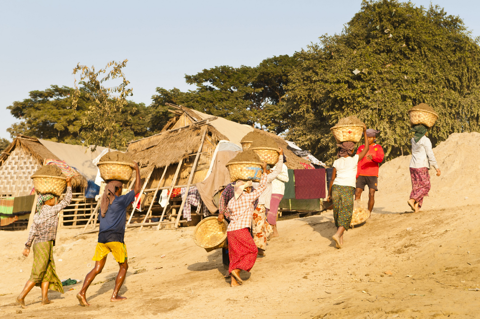 Myanmar, Arbeiter am Ayeyarwadi