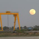 Myanmar - Containerterminal bei Vollmond 