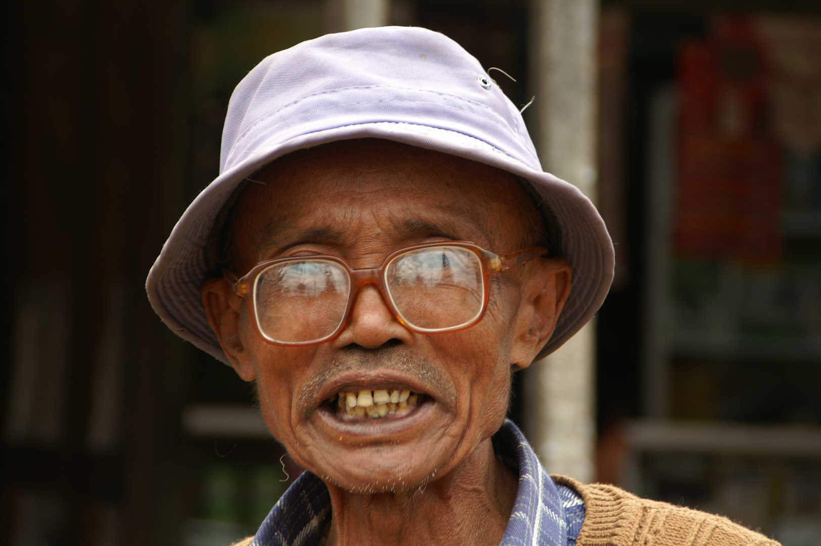 Myanmar, der Mann mit der Brille