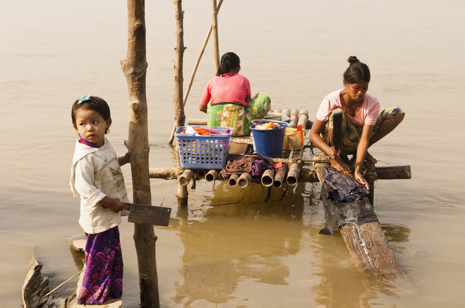 Myanmar, Frauen am Ayeyarwadi