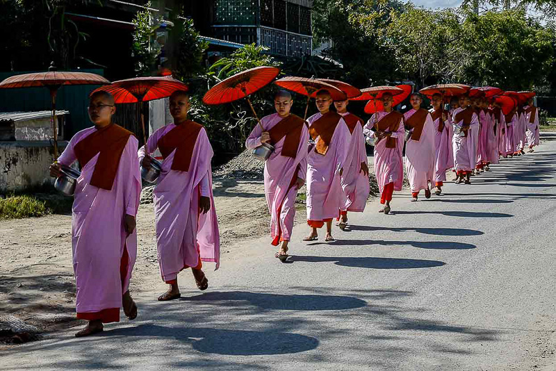 myanmar  in fila