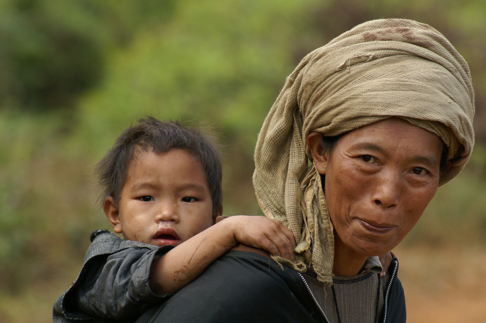 Myanmar, junge Mutter mit ihrem Kind