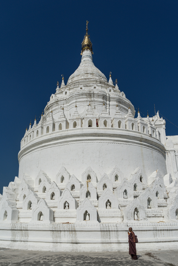 Myatheindaw Pagode in Mingun