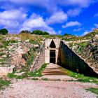 Mykene - Das sogenannte Tholos-Grab der Klytämnestra - Blick auf den Dromos (Zugang)