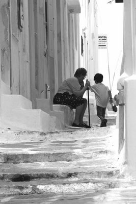 Mykonos     -  Oma und Enkel