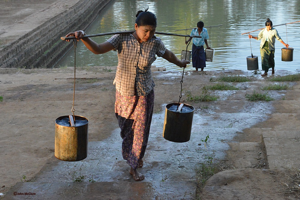 Mynmar, getting water