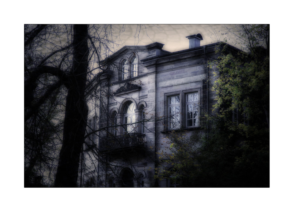 < mystic house >