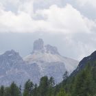 Mystiche Bergwelt Südtirols mit den Drei Zinnen im Hintergrund