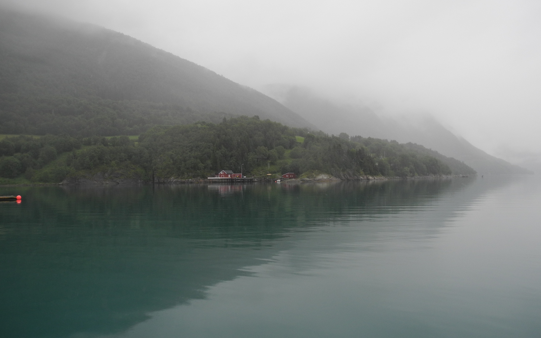 Mystische Fjordlandschaft am Svartiesen