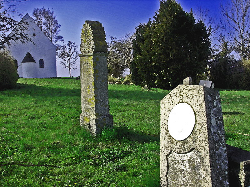 Mystische Stimmung auf altem dänischen Friedhof
