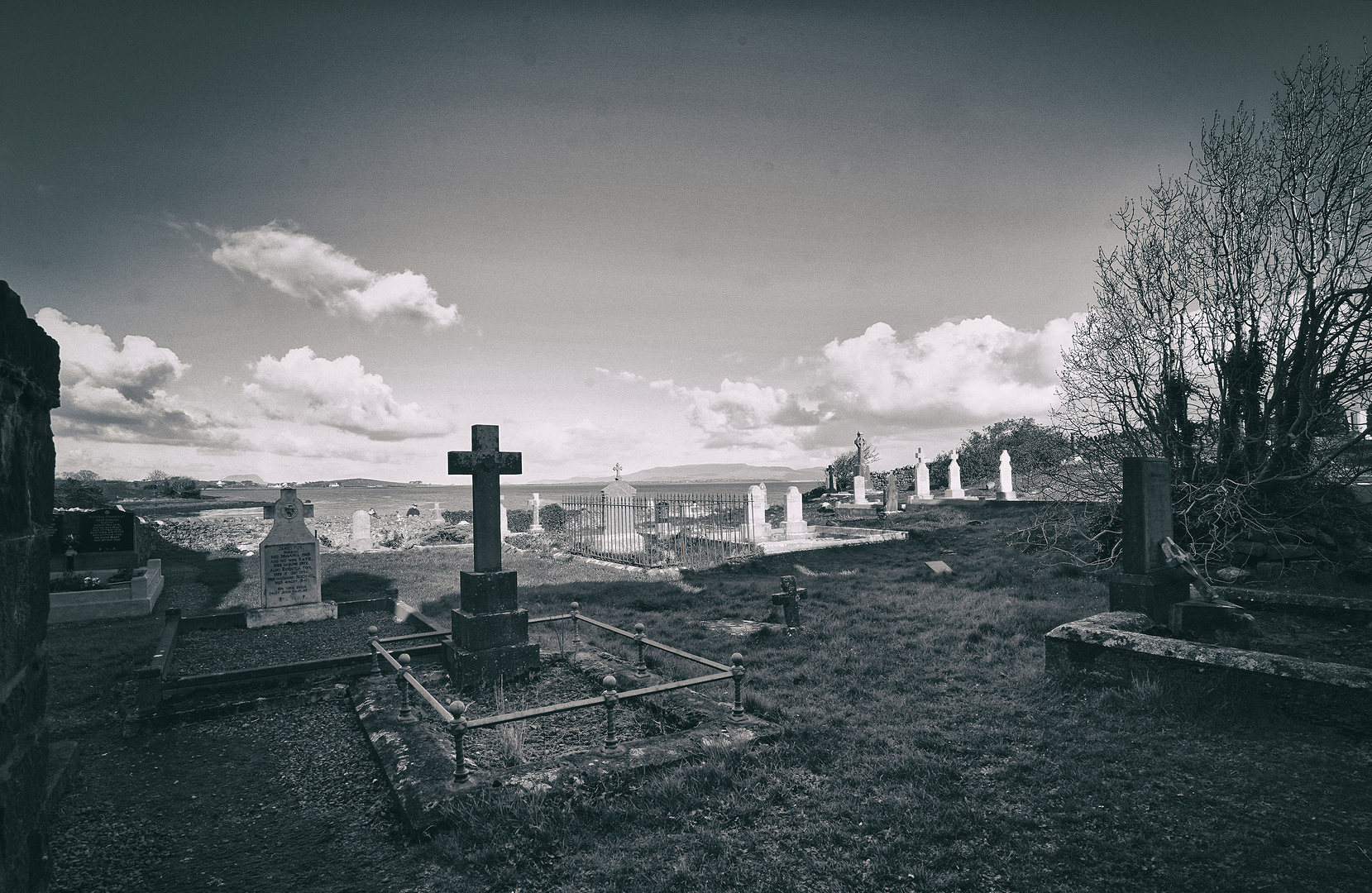 Mystischer alter Friedhof an der Atlantikküste