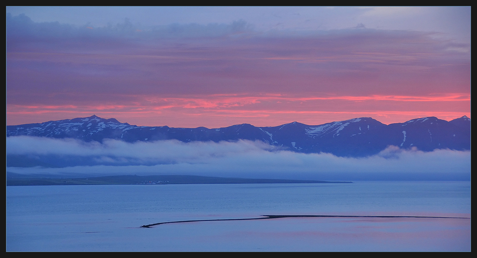 Mystischer Sonnenuntergang in Island.