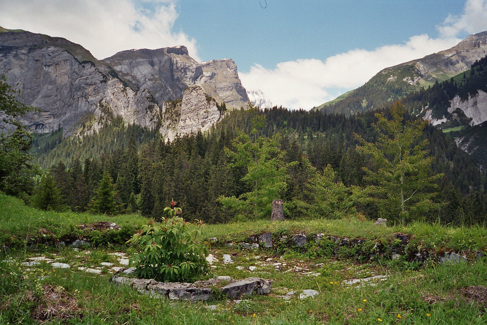 Mystischer Steinkreis auf einem Hochplateau