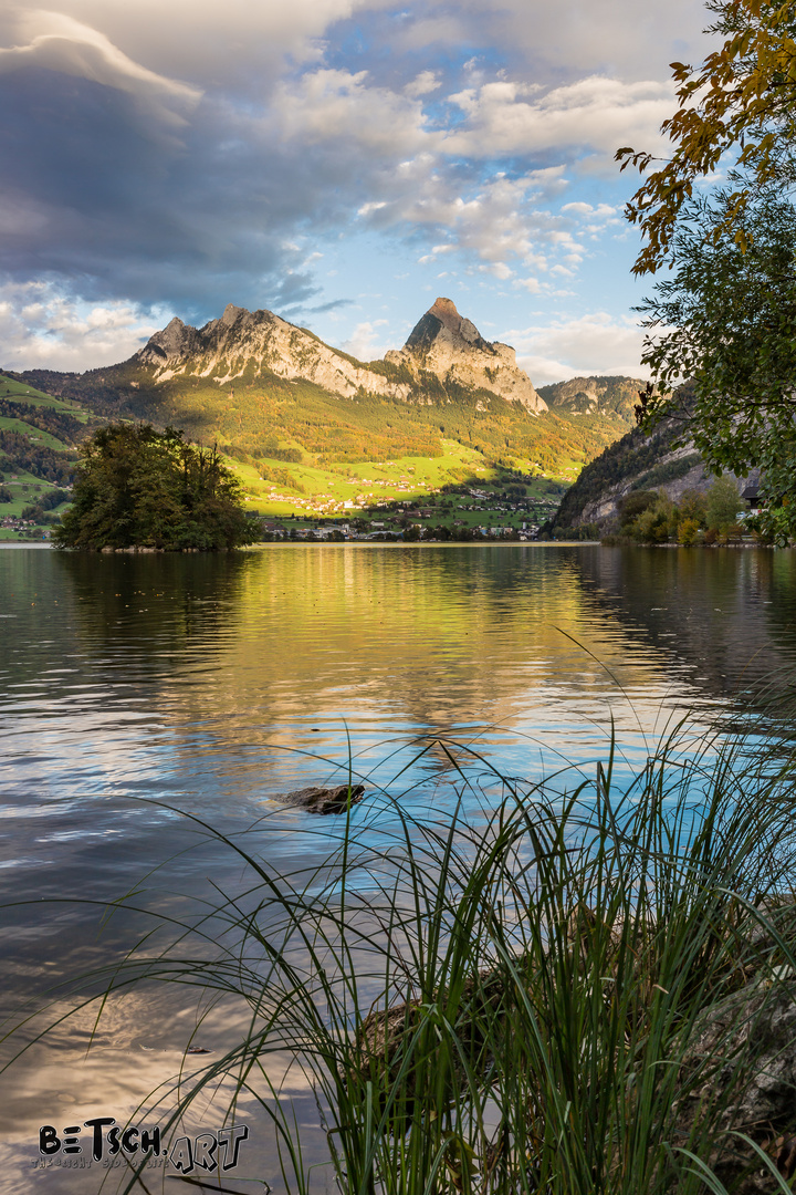 Mythen, Lauerzersee und kleine Insel Schwanau