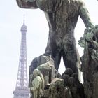 Mythos Mann vor Turm Paris