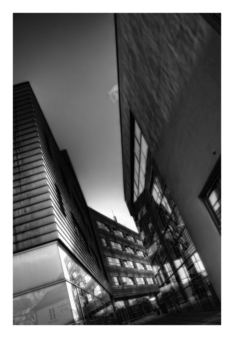 Mz Halle Saale Black An White Hdri Foto Bild Bearbeitungs Techniken Hdri Tm Aus Dem Alltag Bilder Auf Fotocommunity