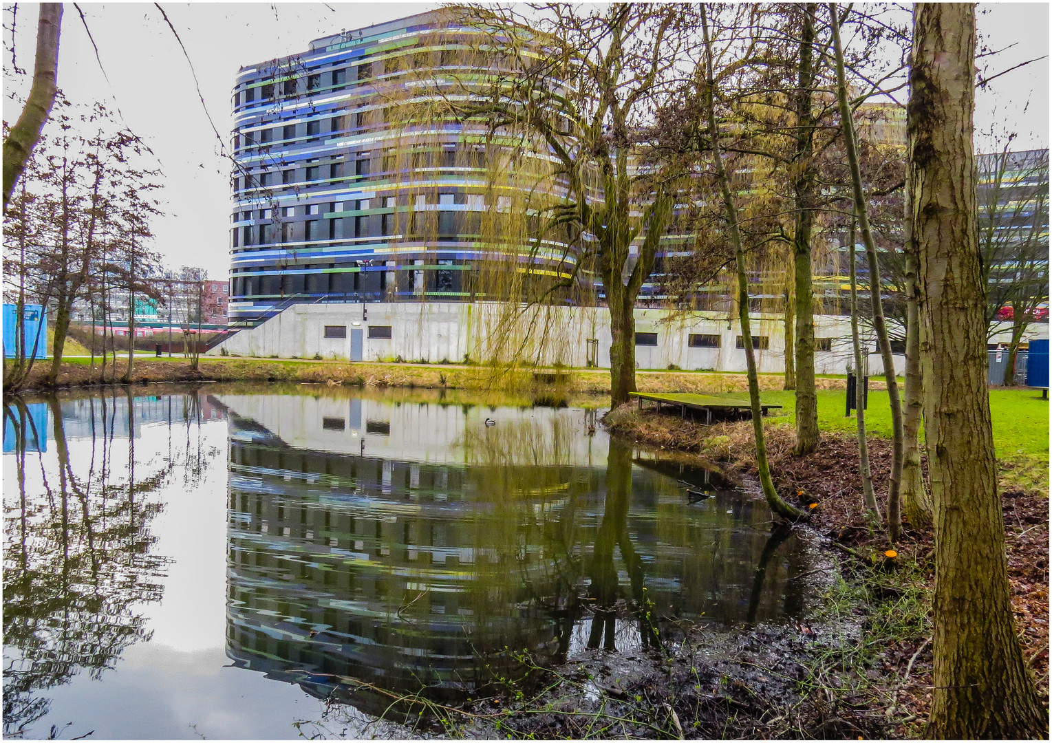 " N A T U R "... hinter dem Behördenbau für Stadtentwicklung und Umwelt ...