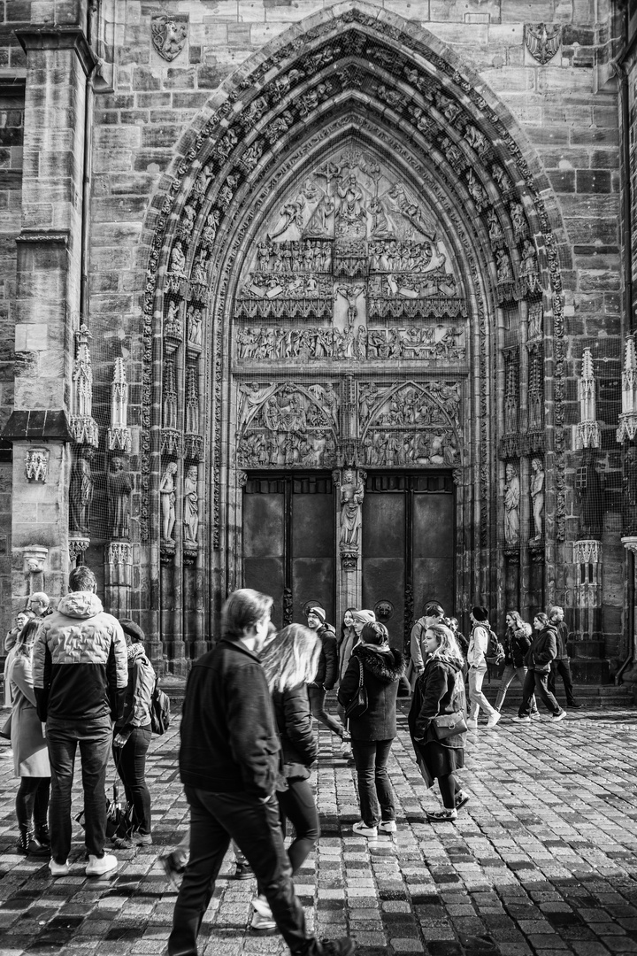 N - Lorenzkirche Portal