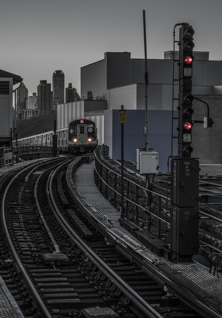 N Train Einfahrt Queensboro Plaza Station