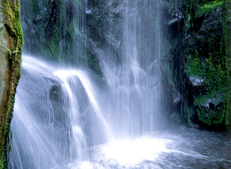 Na ich würde sagen ....Wasserfall! :-)