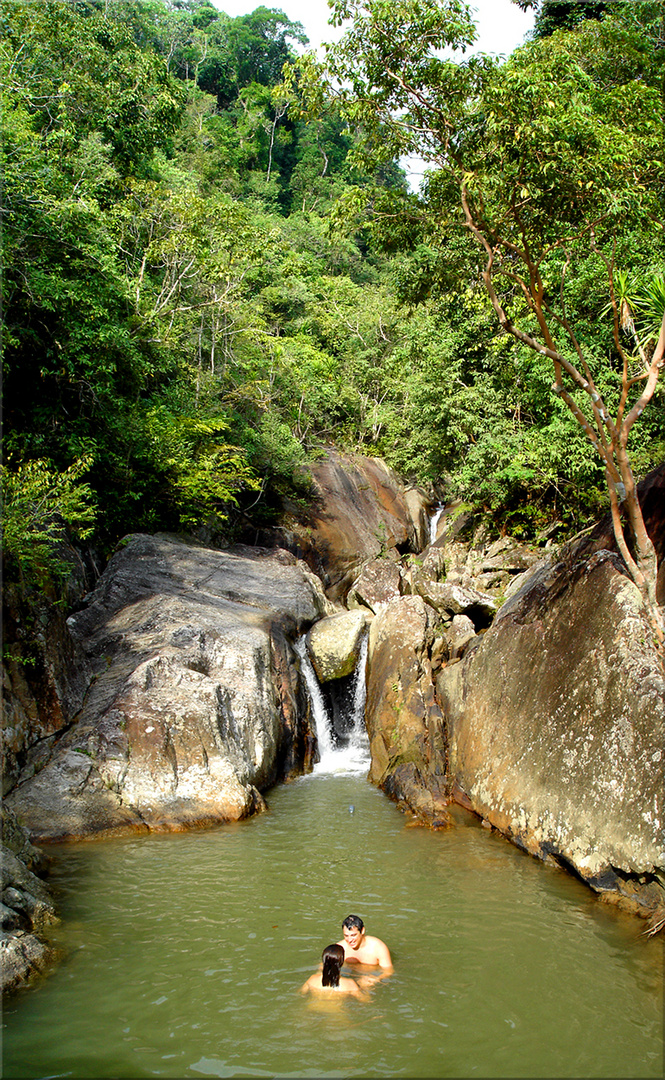 Na Mueang Waterfall